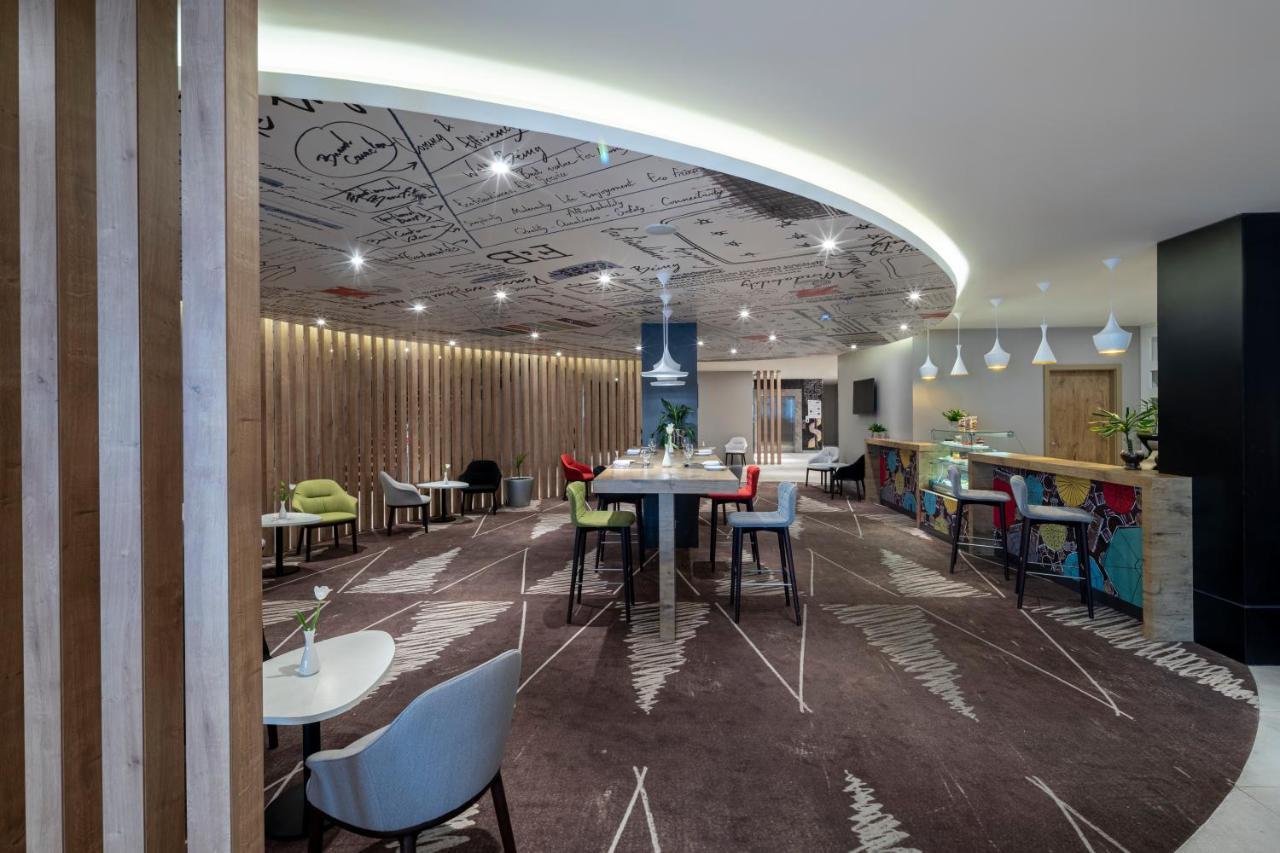 Ibis Jeddah Malik Road Hotel Ngoại thất bức ảnh